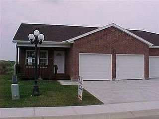 1st image of 3027 Greentree Dr