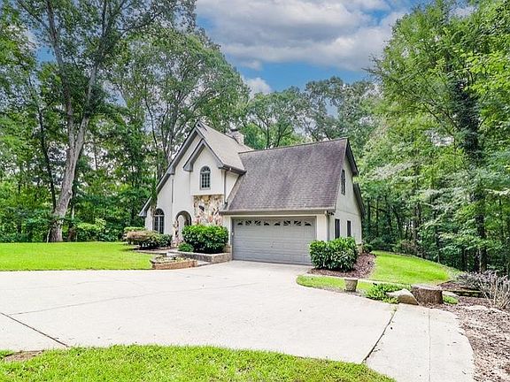 2nd image of 480 Rock House Rd