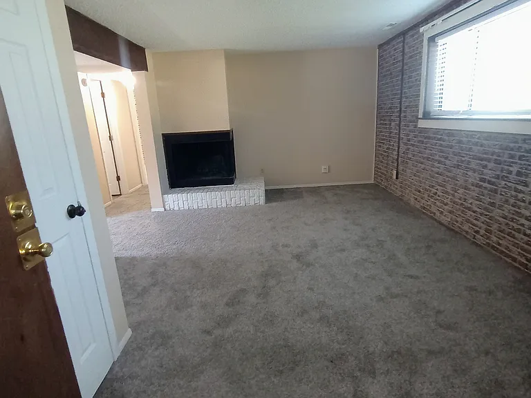 3424 SW Burnett Rd — Photo 2
