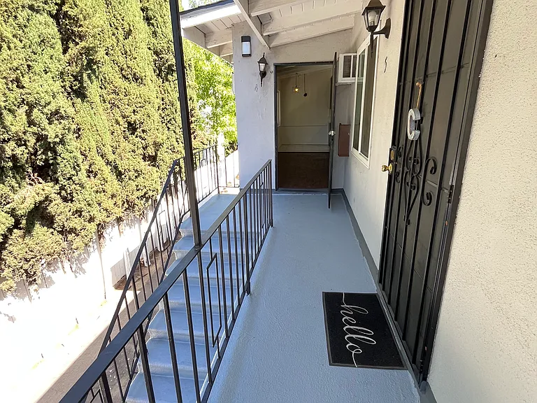 15045 Burbank Blvd #4 — Photo 12