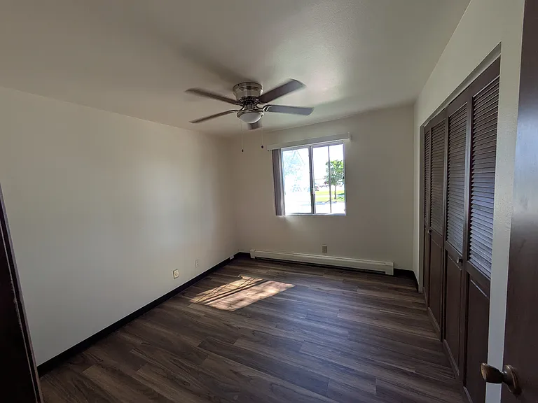 Chateau Apartments — Photo 25