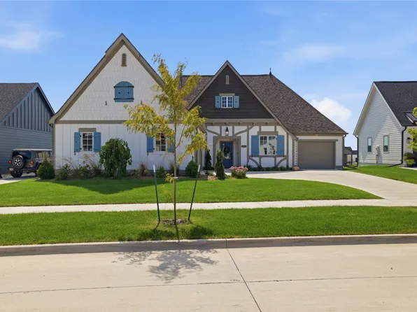 405 SW 17th St, Ankeny, IA 50023