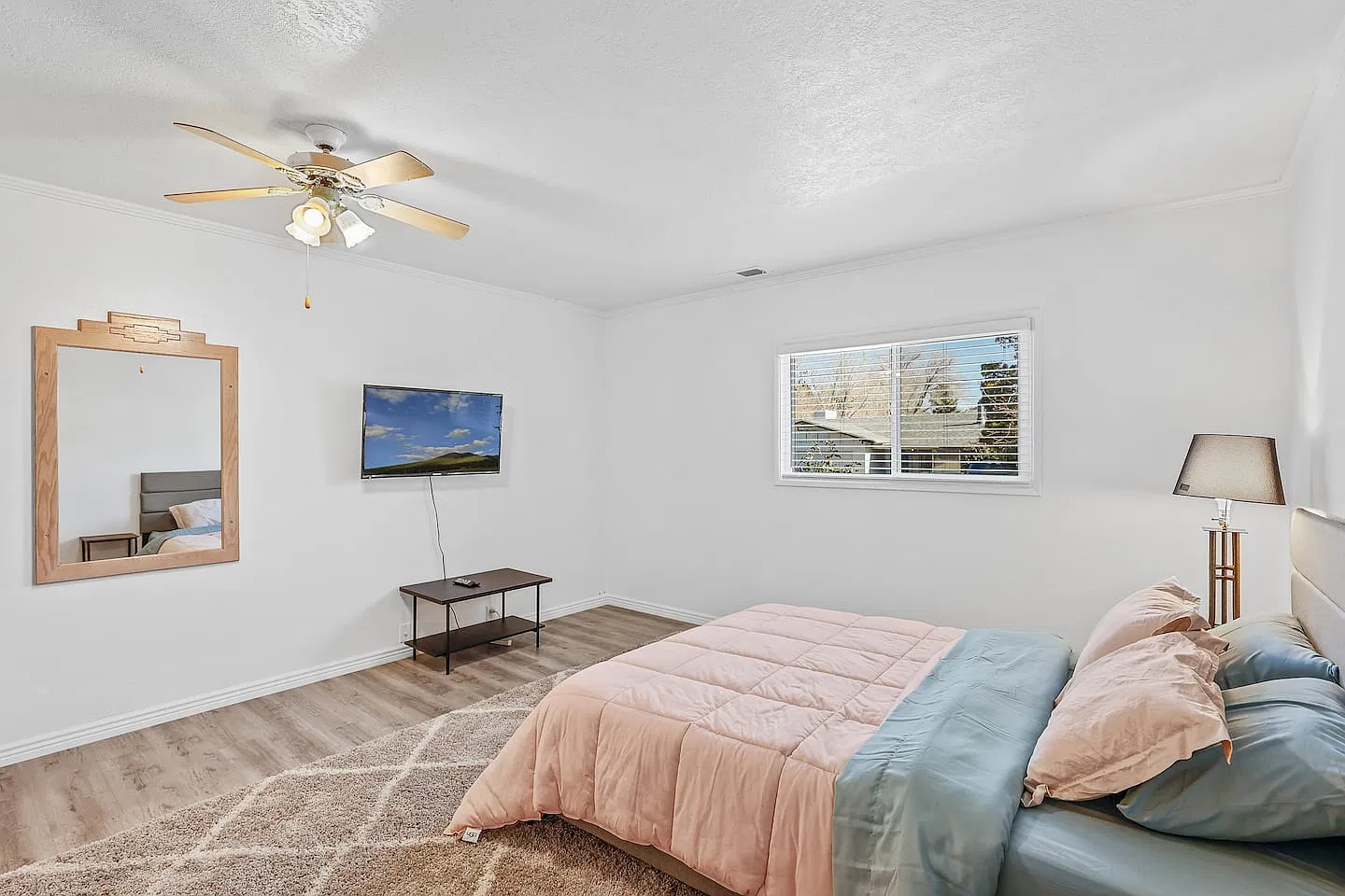 4 bed, 2350 sqft, $3,695 — Photo 4