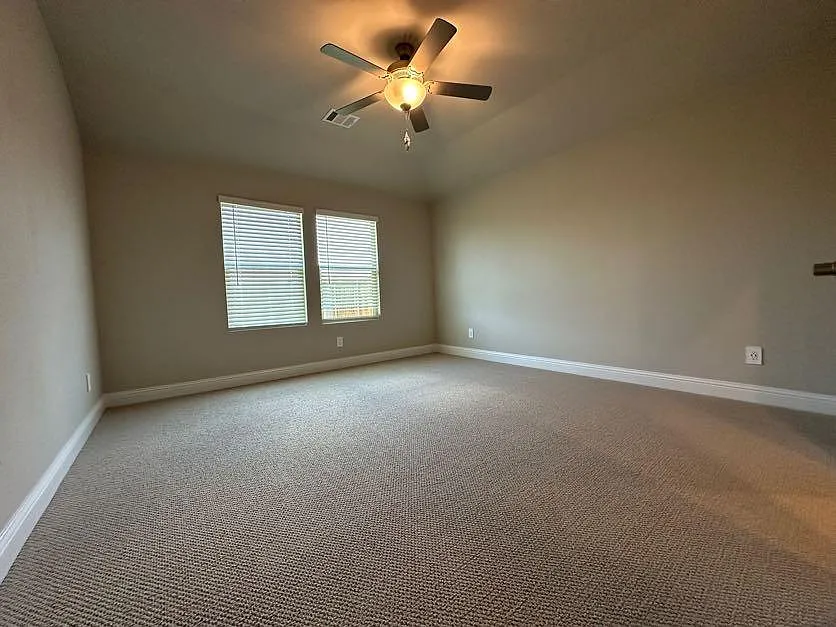 4 bed, 2216 sqft, $1,995 — Photo 3