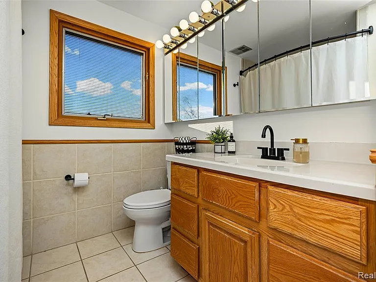 38027 Mallast St — Photo 30