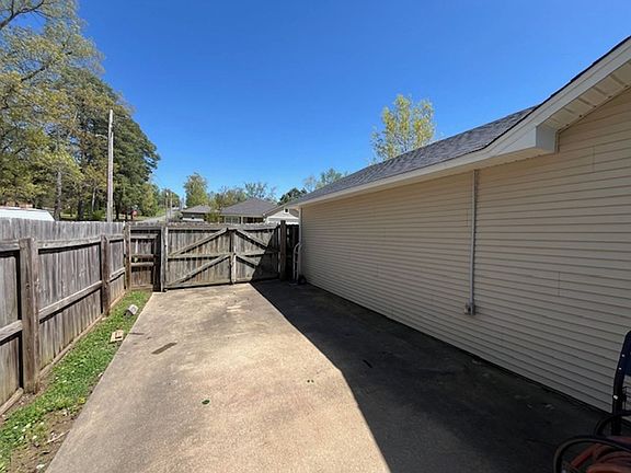 5th image of 2701 Gage Dr