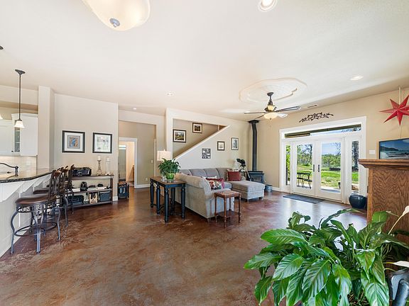 3rd image of 10485 Neville Way