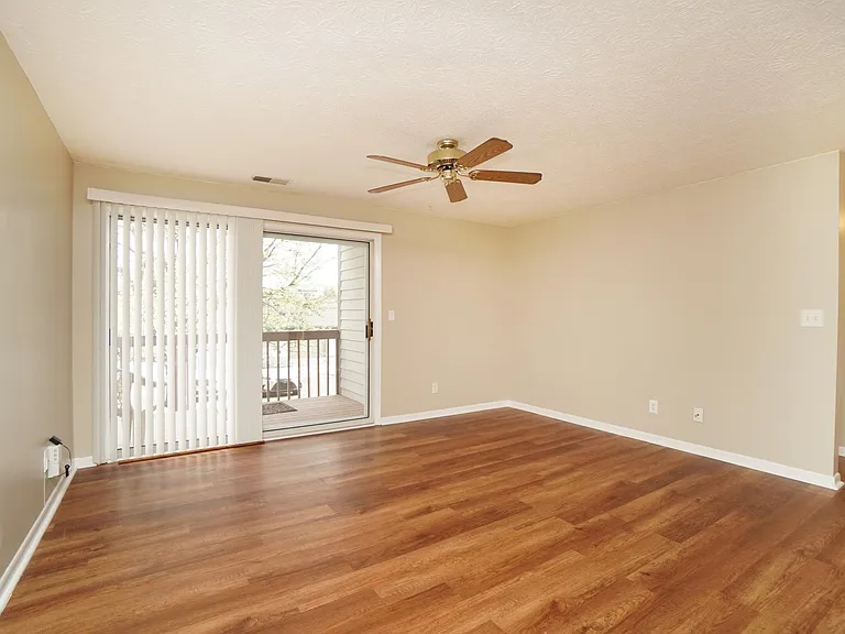 8945 Eagleview Dr #7 — Photo 7