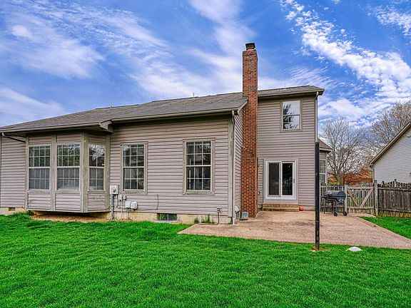 3rd image of 362 Aylesbury Dr W