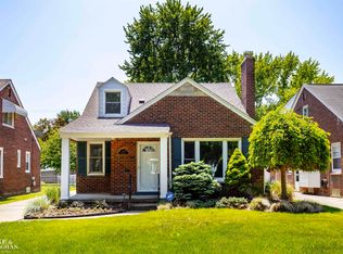 377 Ridgemont Rd, Grosse Pointe Farms, MI 48236