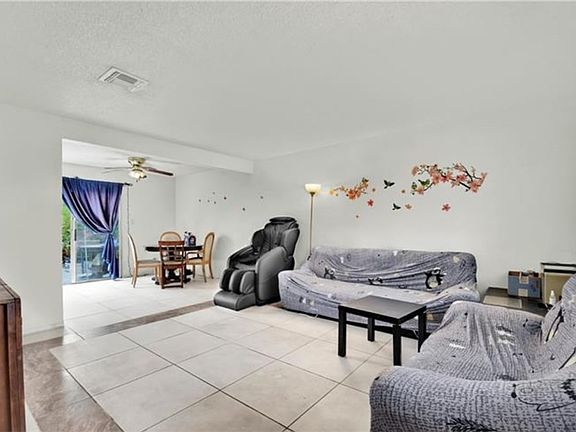 3rd image of 6133 Meadowgrass Ln