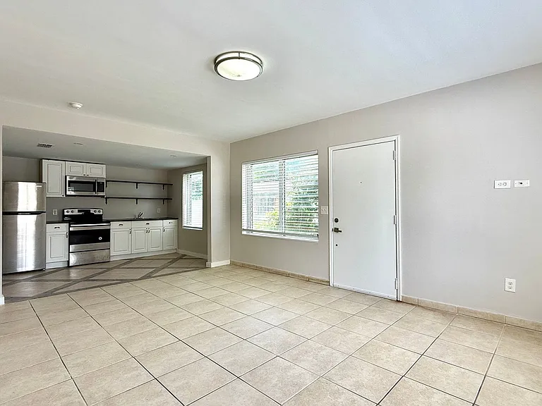 534 SW 6th Ct — Photo 1