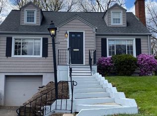 27 Arnoldale Rd, West Hartford, CT 06119