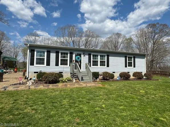 3374 Old Julian Rd, Whitsett, NC 27377
