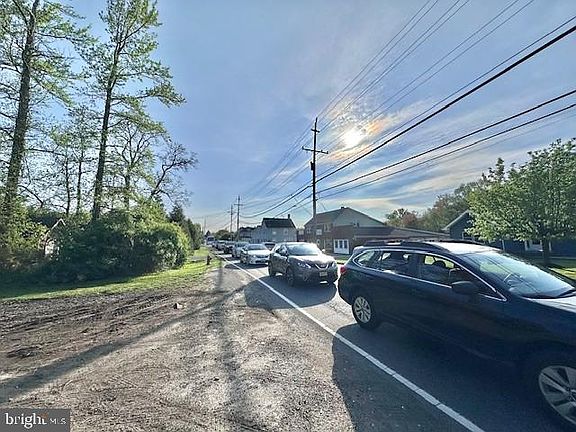 5th image of 400 Main St