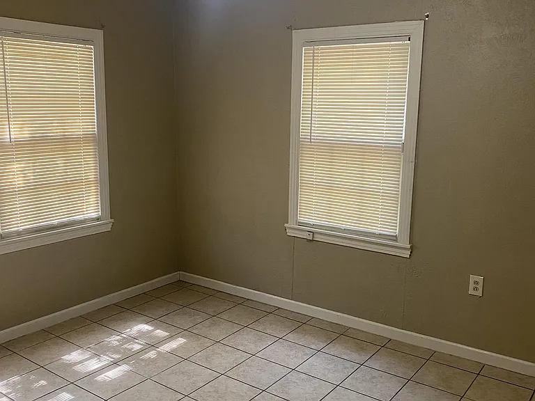 110 E Texas Ave — Photo 4