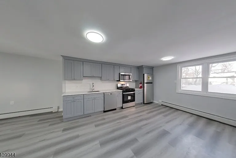 130 S 1st St #4 — Photo 4