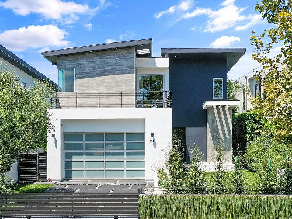 1st image of 733 N Las Palmas Ave