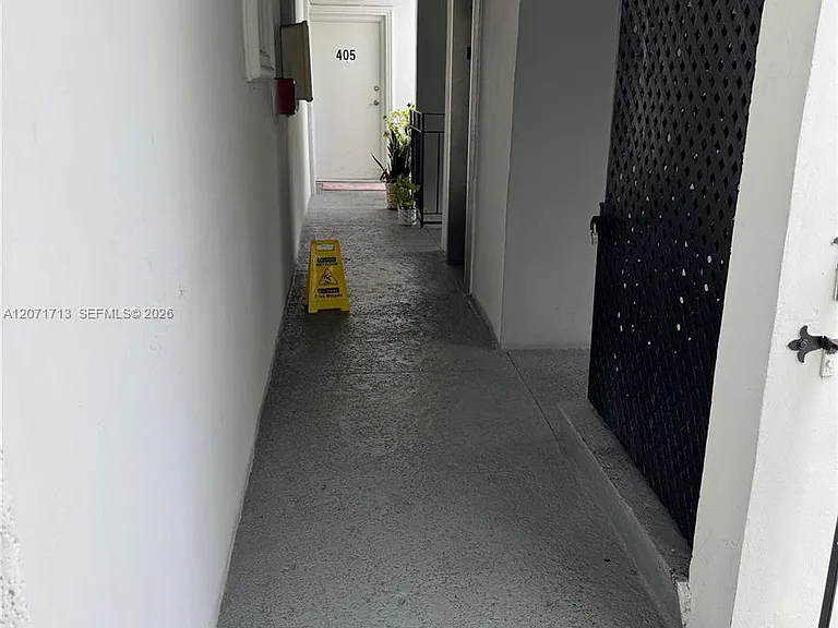 444 SW 4th St #402 — Photo 20