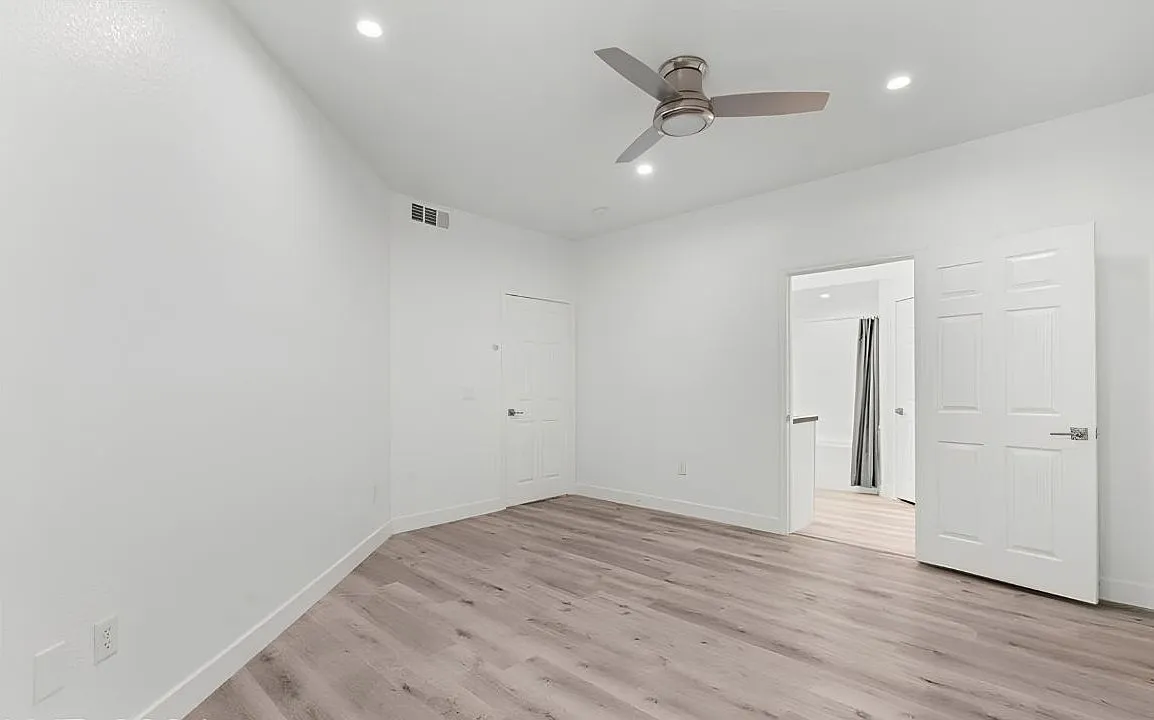 2 bed, 1194 sqft, $1,900 — Photo 4