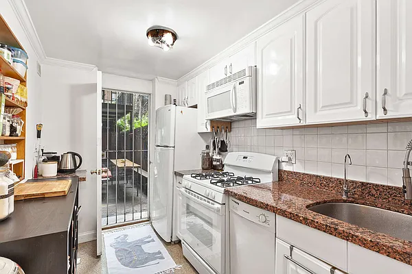 Rented by Compass | media 23