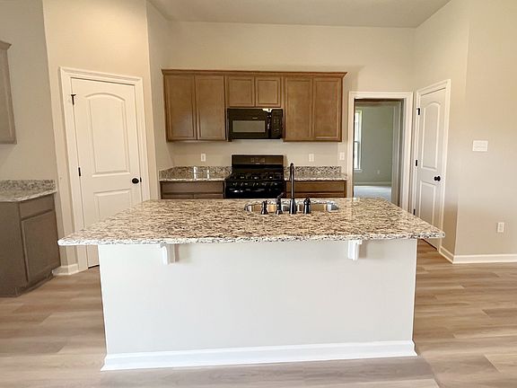 Dalton IV B - Kitchen - DSLD Homes