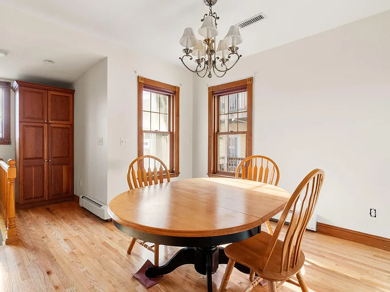485 E 6th St #2 — Photo 4
