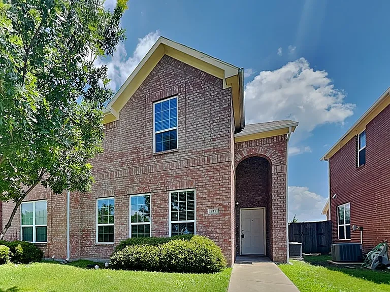 821 Jamie Dr — Photo 1