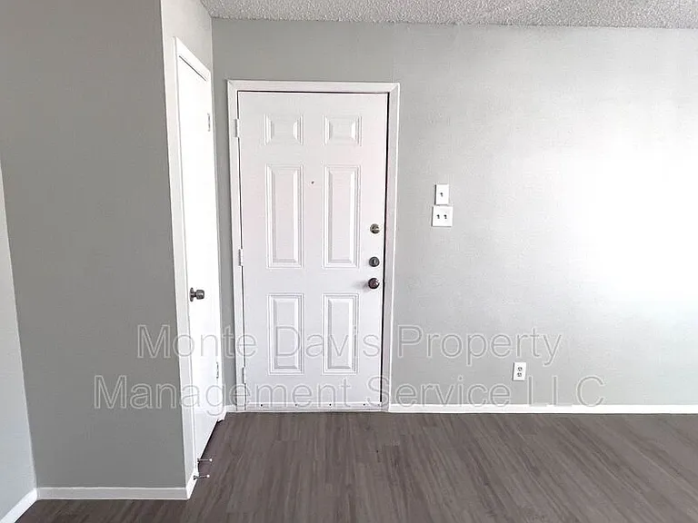 8907 Parkfield Dr #101 — Photo 8