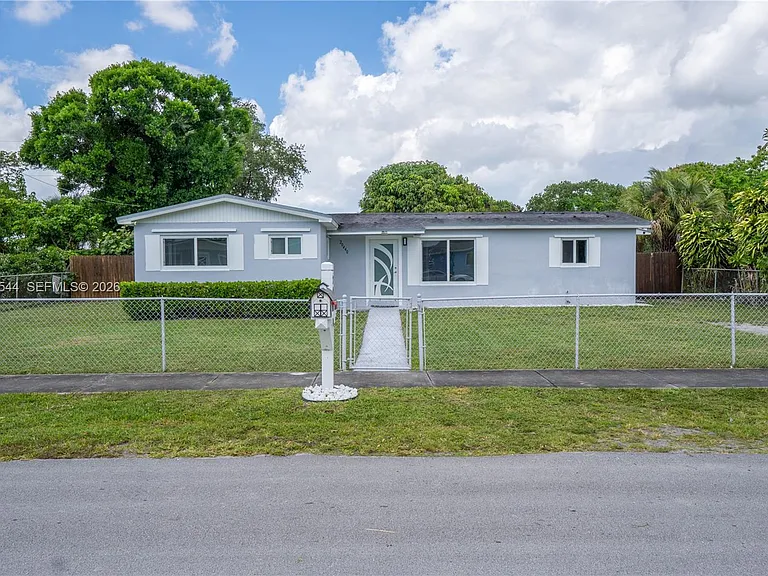 20440 NW 20th Ct — Photo 2