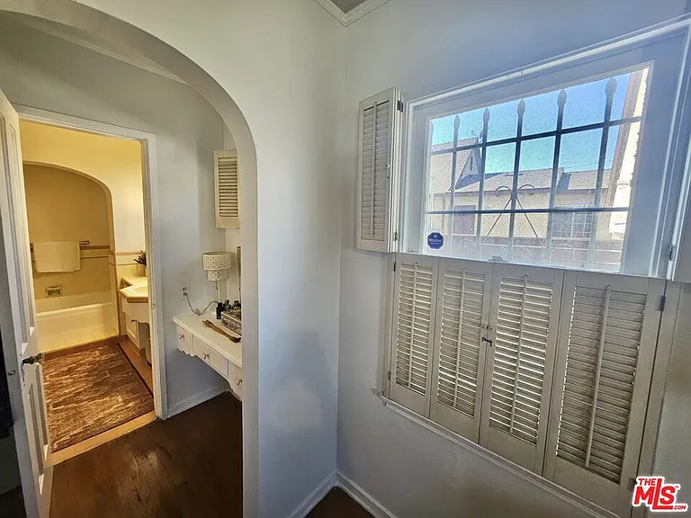 2211 W 78th Pl — Photo 44