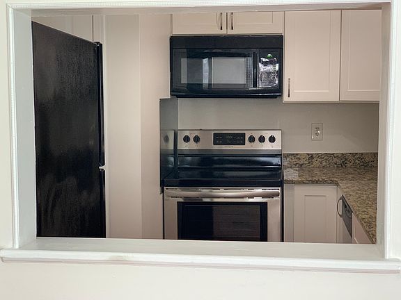 Brand new stove to show off your cooking skills!