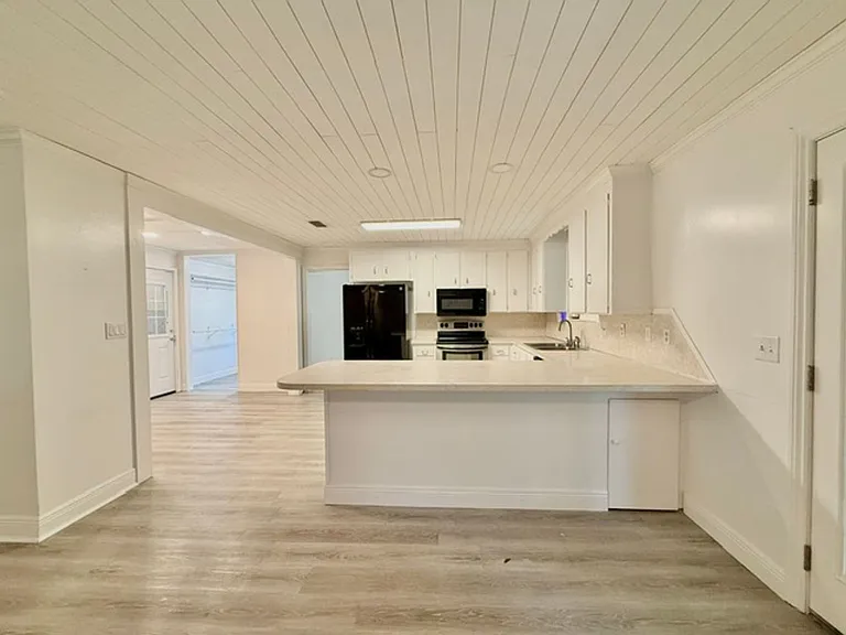 203 Hastings Ct — Photo 11