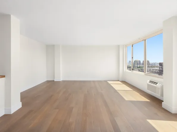 555 Main Street image 3 of 14