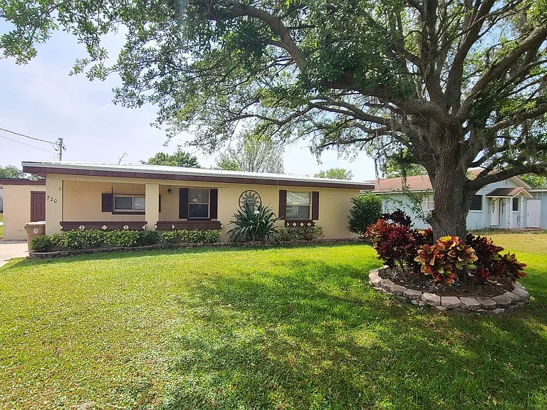 720 W Tropicana Ct — Photo 1