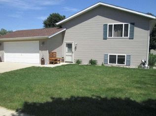 1555 S 9th Ave, Sheldon, IA 51201