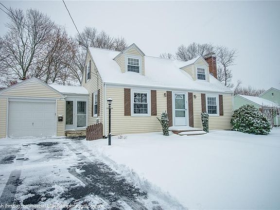 2nd image of 25 Oak Hill Dr