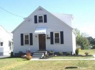 521 Wirt St, Belpre, OH 45714