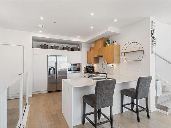 5th image of 1720 Fairfield Rd #105