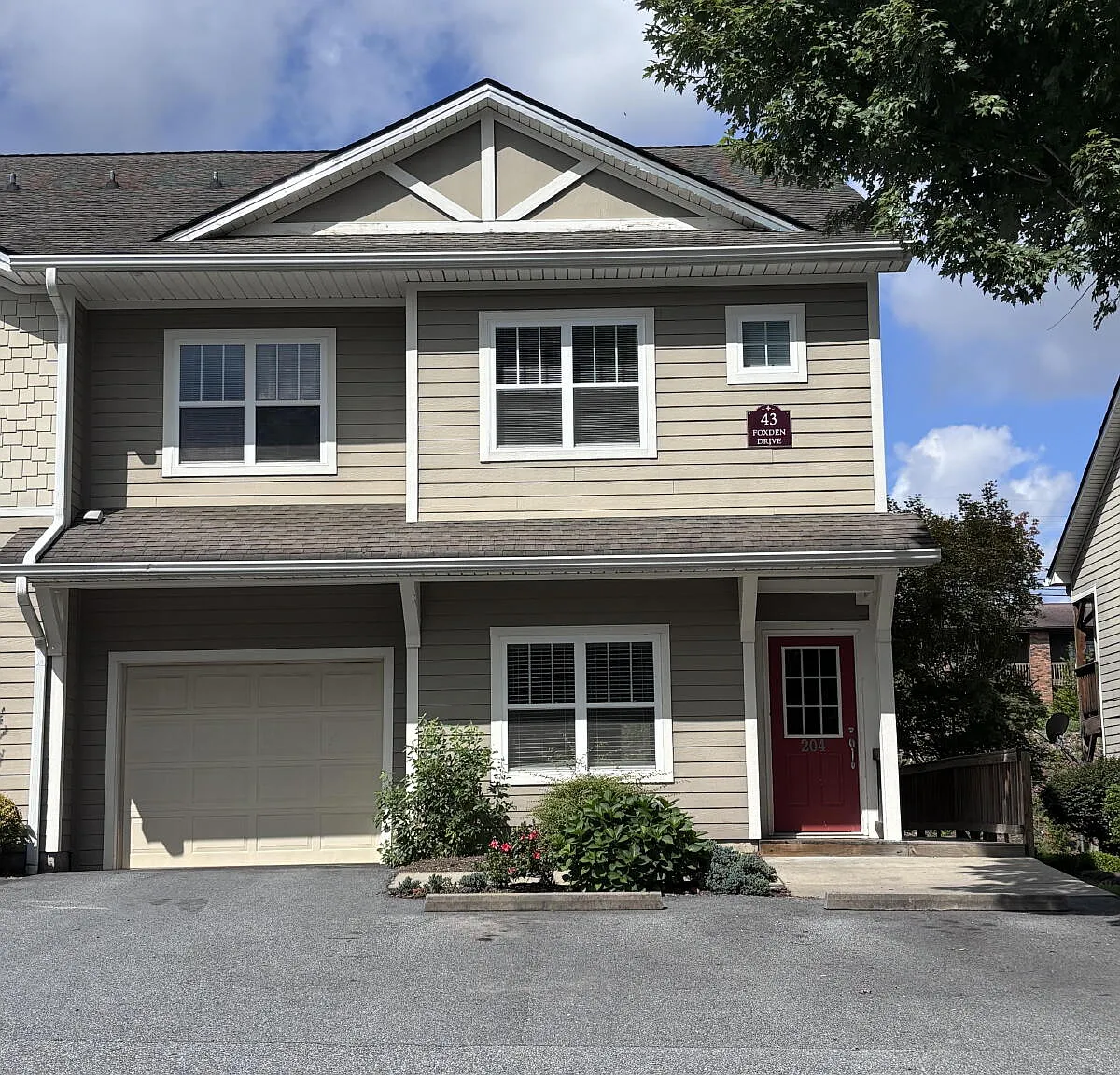3 bed, 2.0 bath, 1413 sqft, $1,895 — Photo 2