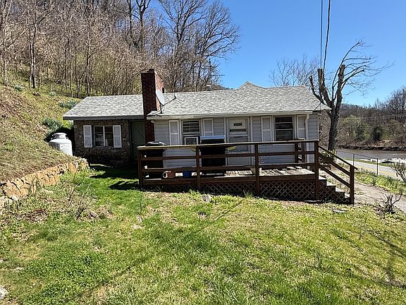 3rd image of 153 N River Rd