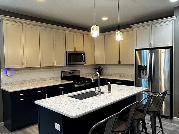5th image of 401 Copperfield Ct