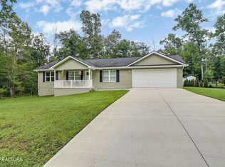 204 Nehasane Ln, Crossville, TN 38572