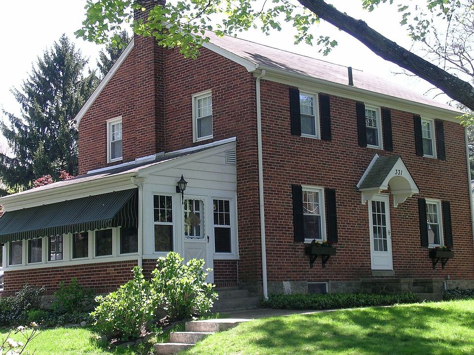 View of house and side porch from the front yard
