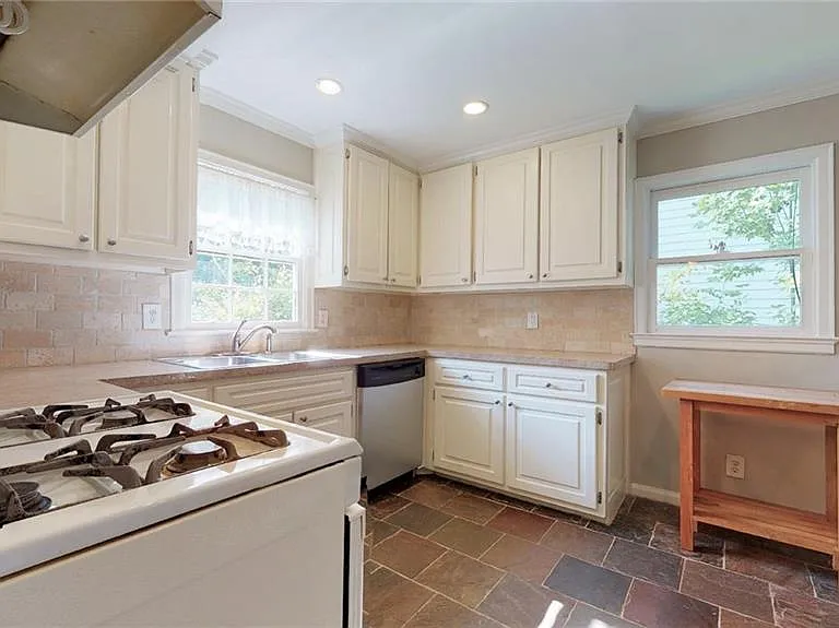 1674 Beacon Hill Blvd — Photo 31