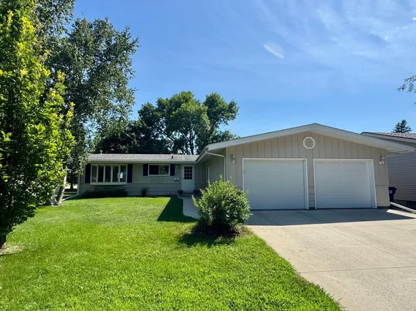 403 Elaine Ave, Marshall, MN 56258