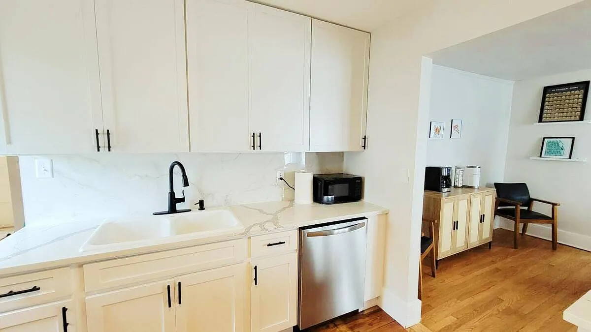 4 bed, 1872 sqft, $2,500 — Photo 2