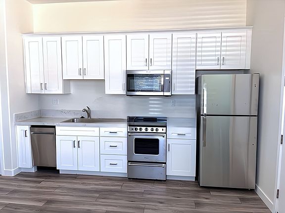 Dishwasher, Icemaker, Garbage Disposal