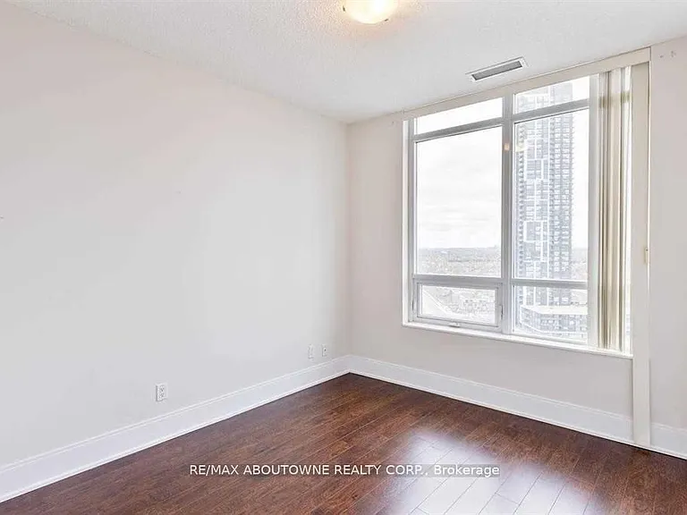 330 Burnhamthorpe Rd W #2303 — Photo 8