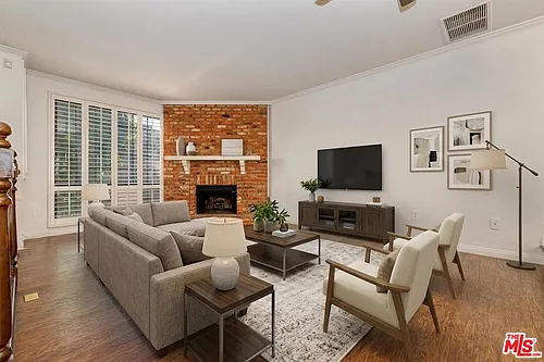 18100 Burbank Blvd #19 Photo 1
